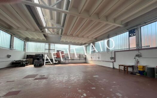 Locale commerciale ad uso magazzino/deposito