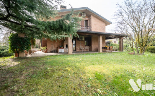 Villa singola ideale per due nuclei familiari